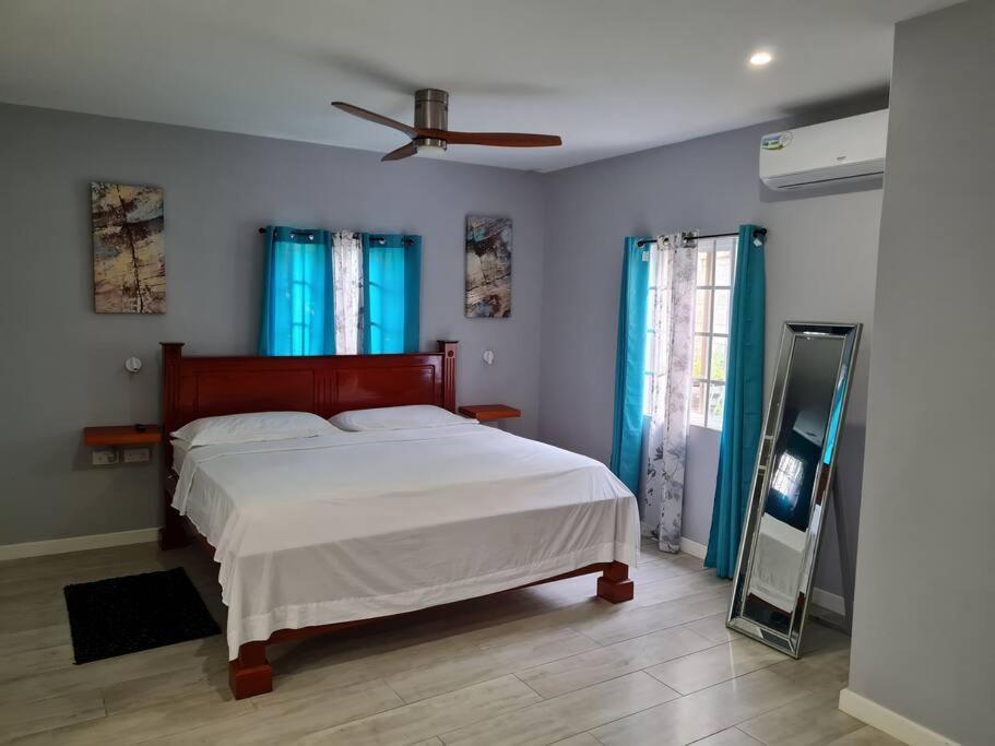 Coconut Creek Deluxe Suite Hyde Park Bagian luar foto